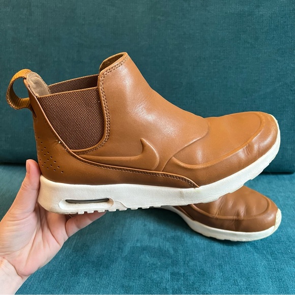 Nike Air Max Thea Mid Boot in Ale Brown - Picture 2 of 9